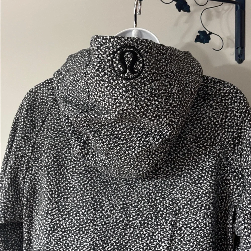 Lululemon Scuba Hoodie IV - Frozen Fizz (White & Black) - Picture 9 of 9